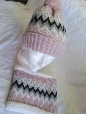 1990's polyester - wool winter kit: beannie and wrap/neck warmer